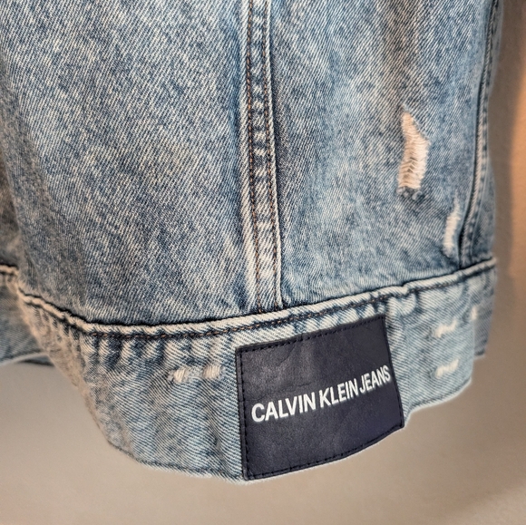 Calvin Klein Jeans Distressed Denim Trucker Jacket - Light Wash - Small - Picture 4 of 7